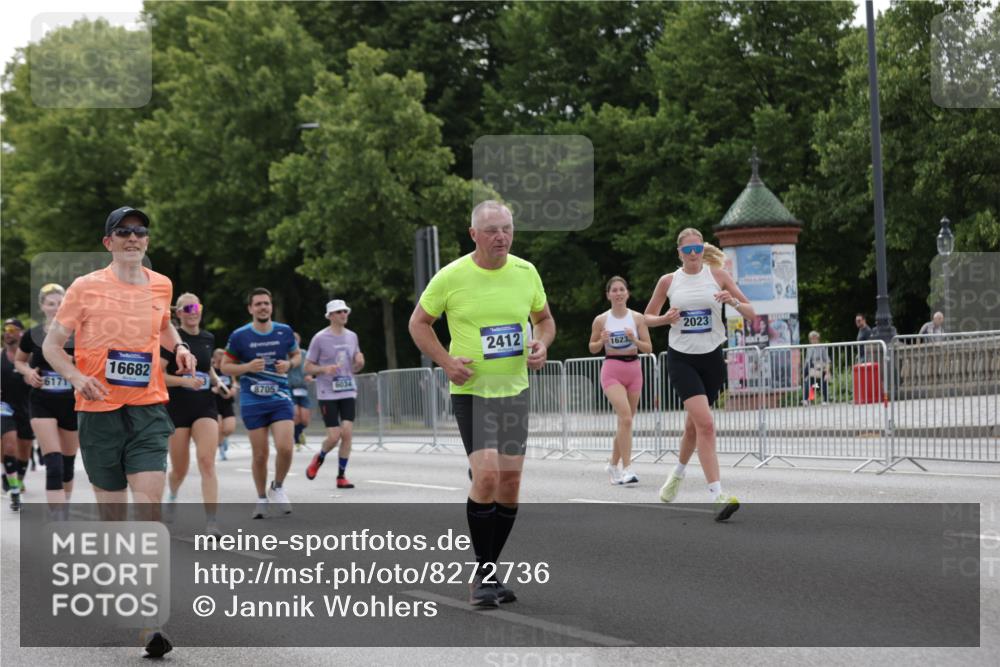29.06.2025 - hella hamburg halbmarathon Jannik Wohlers http://msf.ph/oto/8272736 29.06.2025 10:34:05 Lombardsbrücke 1025, 1672, 2023, 2412, 2464, 2510, 2511, 2801, 3420, 4540, 4824, 4826, 5609, 6034, 6105, 6171, 6329, 6571, 6574, 7386, 7644, 7733, 8705, 8965, 9164, 9379, 10335, 10564, 10674, 11872, 13747, 13957, 14854, 14855, 14918, 16238, 16311, 16390, 16682, 16919, 17230, 17650, 18158, 18941 meine-sportfotos.de