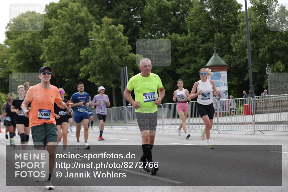 29.06.2025 - hella hamburg halbmarathon Jannik Wohlers http://msf.ph/oto/8272766 29.06.2025 10:34:05 Lombardsbrücke 1025, 1672, 2023, 2412, 2464, 2510, 2511, 2801, 3420, 4540, 4824, 4826, 5609, 6034, 6105, 6171, 6329, 6571, 6574, 7386, 7644, 7733, 8705, 8965, 9164, 9379, 10335, 10564, 10674, 11872, 13747, 13957, 14854, 14855, 14918, 16238, 16311, 16390, 16682, 16919, 17230, 17650, 18158, 18941 meine-sportfotos.de