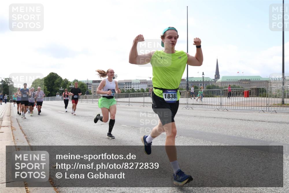 29.06.2025 - hella hamburg halbmarathon Lena Gebhardt http://msf.ph/oto/8272839 29.06.2025 10:11:25 Lombardsbrücke 1531, 1723, 1866, 2868, 3837, 4287, 5254, 5653, 7271, 7370, 8115, 8171, 8206, 8207, 8368, 8561, 8807, 8810, 9119, 10196, 10372, 10428, 11149, 11321, 11755, 12286, 12556, 12571, 12790, 12836, 13203, 13603, 13939, 14008, 14022, 14149, 15009, 15252, 15797, 15908, 15945, 16383, 17080, 17142, 17500, 17787, 17866, 18278, 18382, 19172, 19241 meine-sportfotos.de