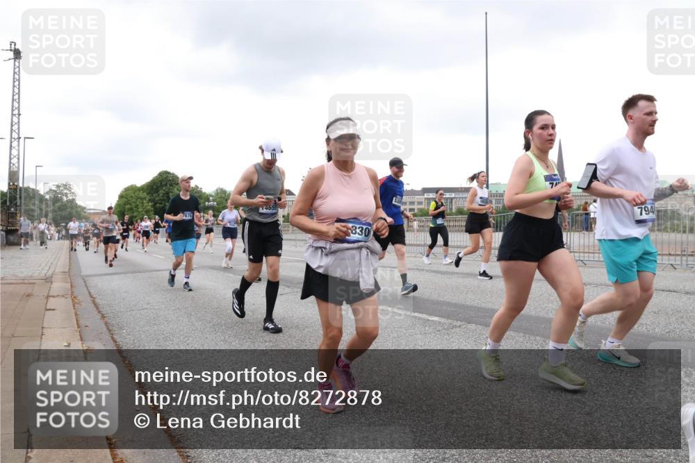 29.06.2025 - hella hamburg halbmarathon Lena Gebhardt http://msf.ph/oto/8272878 29.06.2025 10:54:26 Lombardsbrücke 4655, 794, 830, 1198, 1263, 1762, 1779, 1789, 1822, 1949, 2084, 2244, 2532, 2586, 2600, 2761, 2854, 3079, 3187, 3188, 3249, 3364, 3465, 3467, 3557, 3761, 3795, 3857, 4323, 4685, 4720, 4838, 4971, 5157, 5185, 5216, 5309, 5514, 5804, 5817, 5898, 5933, 5993, 6023, 6279, 6468, 6583, 6982, 6987, 6988, 7498, 7670, 7874, 7946, 7986, 8801, 8803, 8867, 9130, 9138, 9203, 9521, 10207, 10331, 10471, 11033, 11287, 11354, 11567, 11569, 11785, 12930, 13272 meine-sportfotos.de