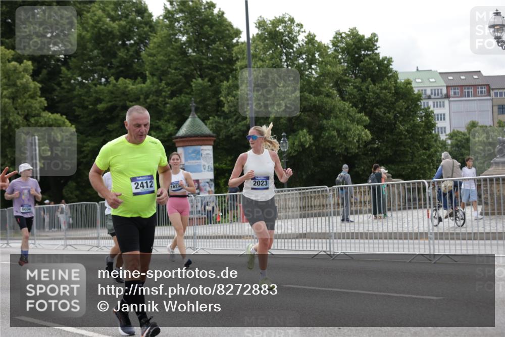 29.06.2025 - hella hamburg halbmarathon Jannik Wohlers http://msf.ph/oto/8272883 29.06.2025 10:34:06 Lombardsbrücke 1025, 1672, 2023, 2412, 2510, 2511, 2801, 3420, 4540, 4824, 4826, 5609, 6034, 6105, 6171, 6329, 6571, 6574, 6843, 7386, 7644, 7733, 8705, 8965, 9164, 9379, 9448, 10335, 10564, 10674, 11872, 12164, 13747, 13957, 14854, 14855, 14918, 16238, 16311, 16390, 16682, 16919, 17230, 17650, 18158, 18941 meine-sportfotos.de