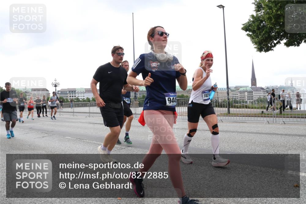 29.06.2025 - hella hamburg halbmarathon Lena Gebhardt http://msf.ph/oto/8272885 29.06.2025 10:46:22 Lombardsbrücke 1004, 1429, 1465, 1532, 1608, 1837, 1867, 1868, 2398, 2423, 2500, 2697, 2773, 2813, 2951, 3410, 3469, 4119, 4223, 4355, 4448, 4604, 5697, 5703, 5769, 5770, 5854, 5892, 6068, 6124, 6161, 6333, 6392, 7303, 7364, 7368, 7374, 7605, 7767, 7894, 7960, 7983, 8047, 8477, 8551, 8700, 9120, 9121, 9129, 9337, 9426, 9445, 9691, 10153, 10230, 11358, 11361, 11876, 11910, 12298, 12333, 12507, 12522, 13969, 14261, 15852, 16882 meine-sportfotos.de
