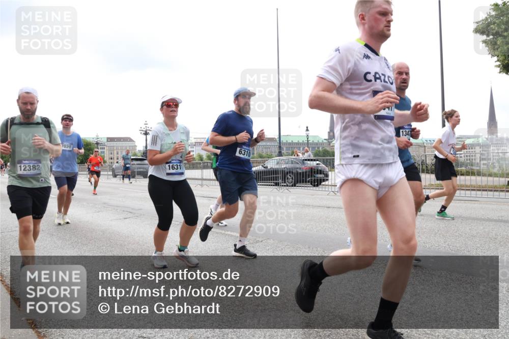 29.06.2025 - hella hamburg halbmarathon Lena Gebhardt http://msf.ph/oto/8272909 29.06.2025 10:34:55 Lombardsbrücke 12382, 7020, 16311, 6310, 1347, 1025, 1284, 1497, 1849, 2023, 2355, 2376, 2751, 3130, 3409, 3420, 4540, 4564, 4884, 5027, 5453, 6034, 6171, 6189, 6310, 6329, 6335, 6379, 6397, 6803, 6843, 7020, 7267, 7299, 7386, 7644, 7733, 7927, 8369, 8705, 8793, 9122, 9164, 9248, 9448, 9514, 10335, 10358, 10464, 10606, 10674, 11122, 11233, 11245, 11646, 12019, 12164, 12236, 12382, 12764, 15477, 16238, 16311, 16390, 16682, 18158 meine-sportfotos.de