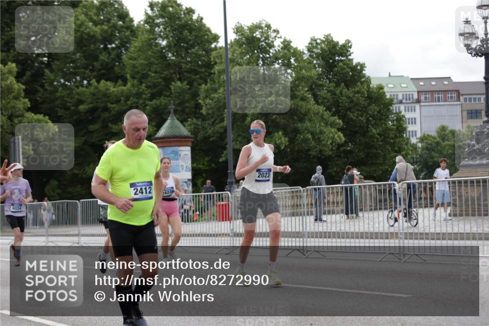 29.06.2025 - hella hamburg halbmarathon Jannik Wohlers http://msf.ph/oto/8272990 29.06.2025 10:34:06 Lombardsbrücke 1025, 1672, 2023, 2412, 2510, 2511, 2801, 3420, 4540, 4824, 4826, 5609, 6034, 6105, 6171, 6329, 6571, 6574, 6843, 7386, 7644, 7733, 8705, 8965, 9164, 9379, 9448, 10335, 10564, 10674, 11872, 12164, 13747, 13957, 14854, 14855, 14918, 16238, 16311, 16390, 16682, 16919, 17230, 17650, 18158, 18941 meine-sportfotos.de