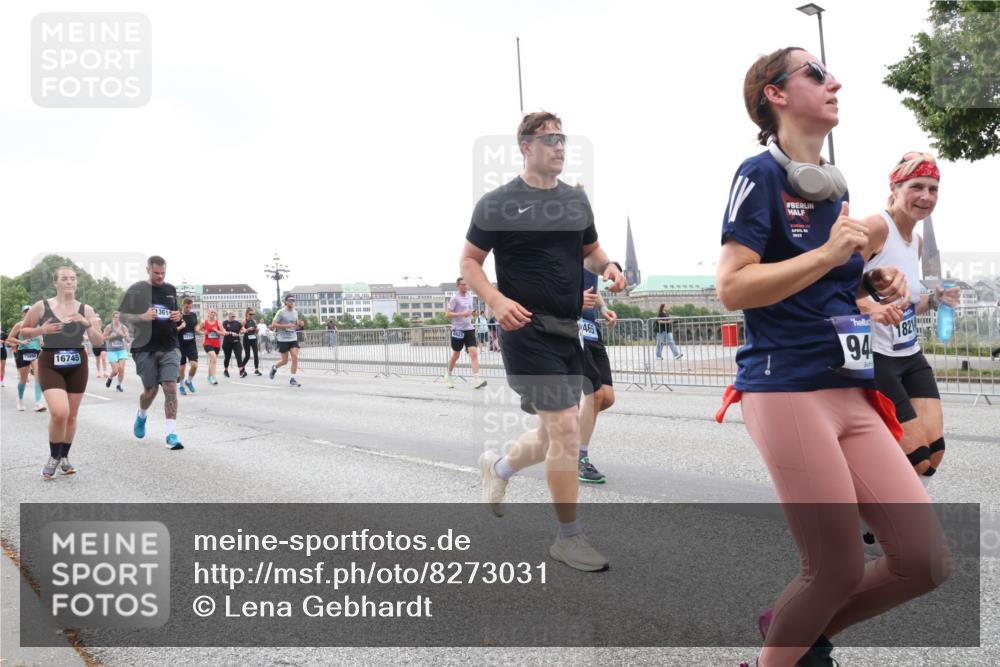 29.06.2025 - hella hamburg halbmarathon Lena Gebhardt http://msf.ph/oto/8273031 29.06.2025 10:46:22 Lombardsbrücke 1004, 1429, 1465, 1532, 1608, 1837, 1867, 1868, 2398, 2423, 2500, 2697, 2773, 2813, 2951, 3410, 3469, 4119, 4223, 4355, 4448, 4604, 5697, 5703, 5769, 5770, 5854, 5892, 6068, 6124, 6161, 6333, 6392, 7303, 7364, 7368, 7374, 7605, 7767, 7894, 7960, 7983, 8047, 8477, 8551, 8700, 9120, 9121, 9129, 9337, 9426, 9445, 9691, 10153, 10230, 11358, 11361, 11876, 11910, 12298, 12333, 12507, 12522, 13969, 14261, 15852, 16882 meine-sportfotos.de