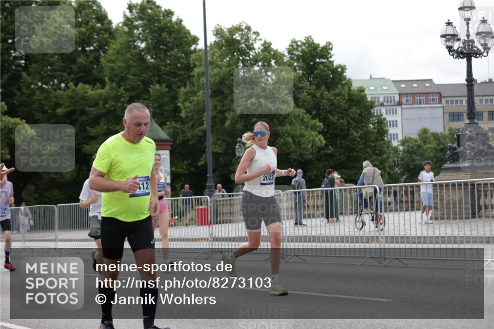29.06.2025 - hella hamburg halbmarathon Jannik Wohlers http://msf.ph/oto/8273103 29.06.2025 10:34:06 Lombardsbrücke 1025, 1672, 2023, 2412, 2510, 2511, 2801, 3420, 4540, 4824, 4826, 5609, 6034, 6105, 6171, 6329, 6571, 6574, 6843, 7386, 7644, 7733, 8705, 8965, 9164, 9379, 9448, 10335, 10564, 10674, 11872, 12164, 13747, 13957, 14854, 14855, 14918, 16238, 16311, 16390, 16682, 16919, 17230, 17650, 18158, 18941 meine-sportfotos.de