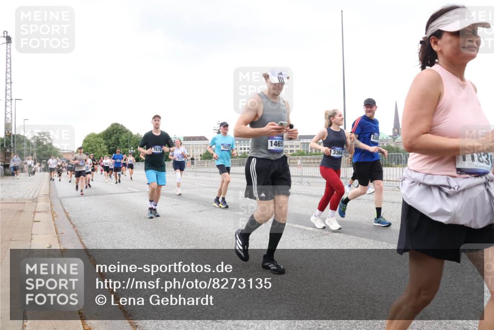 29.06.2025 - hella hamburg halbmarathon Lena Gebhardt http://msf.ph/oto/8273135 29.06.2025 10:54:26 Lombardsbrücke 5309, 1465, 1822, 3364, 1830, 7670, 1198, 1263, 1762, 1779, 1789, 1822, 1949, 2084, 2244, 2532, 2586, 2600, 2761, 2854, 3079, 3187, 3188, 3249, 3364, 3465, 3467, 3557, 3761, 3795, 3857, 4323, 4685, 4720, 4838, 4971, 5157, 5185, 5216, 5309, 5514, 5804, 5817, 5898, 5933, 5993, 6023, 6279, 6468, 6583, 6982, 6987, 6988, 7498, 7670, 7874, 7946, 7986, 8801, 8803, 8867, 9130, 9138, 9203, 9521, 10207, 10331, 10471, 11033, 11287, 11354, 11567, 11569, 11785, 12930, 13272 meine-sportfotos.de