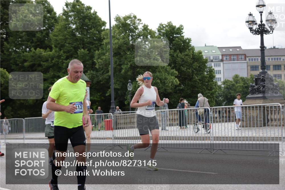 29.06.2025 - hella hamburg halbmarathon Jannik Wohlers http://msf.ph/oto/8273145 29.06.2025 10:34:06 Lombardsbrücke 1025, 1672, 2023, 2412, 2510, 2511, 2801, 3420, 4540, 4824, 4826, 5609, 6034, 6105, 6171, 6329, 6571, 6574, 6843, 7386, 7644, 7733, 8705, 8965, 9164, 9379, 9448, 10335, 10564, 10674, 11872, 12164, 13747, 13957, 14854, 14855, 14918, 16238, 16311, 16390, 16682, 16919, 17230, 17650, 18158, 18941 meine-sportfotos.de