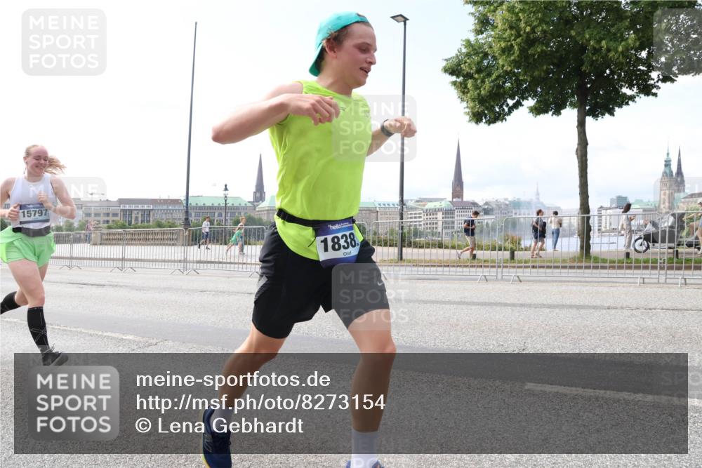 29.06.2025 - hella hamburg halbmarathon Lena Gebhardt http://msf.ph/oto/8273154 29.06.2025 10:11:26 Lombardsbrücke 1531, 1723, 1866, 2868, 3837, 4227, 4287, 5254, 5653, 7271, 7370, 8115, 8171, 8206, 8207, 8368, 8561, 8807, 8810, 9119, 10196, 10372, 10428, 11149, 11321, 11755, 12286, 12556, 12571, 12836, 13203, 13603, 13939, 14008, 14022, 14149, 15009, 15252, 15797, 15908, 15945, 16383, 17080, 17142, 17500, 17787, 17866, 18278, 18382, 19172, 19241 meine-sportfotos.de