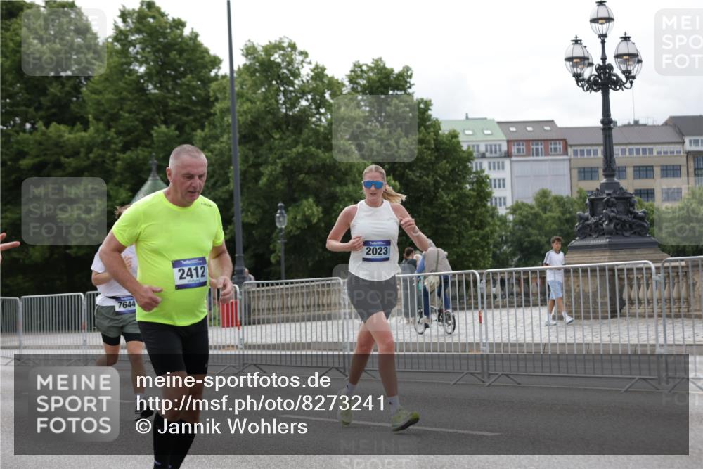 29.06.2025 - hella hamburg halbmarathon Jannik Wohlers http://msf.ph/oto/8273241 29.06.2025 10:34:07 Lombardsbrücke 1025, 1672, 2023, 2412, 2510, 2511, 2801, 3420, 4540, 5609, 6034, 6105, 6171, 6329, 6571, 6574, 6843, 7386, 7644, 7733, 8705, 8965, 9164, 9379, 9448, 10335, 10564, 10674, 11872, 12164, 13747, 13957, 14854, 14855, 14918, 15477, 16238, 16311, 16390, 16682, 16919, 17230, 17650, 18158, 18941 meine-sportfotos.de