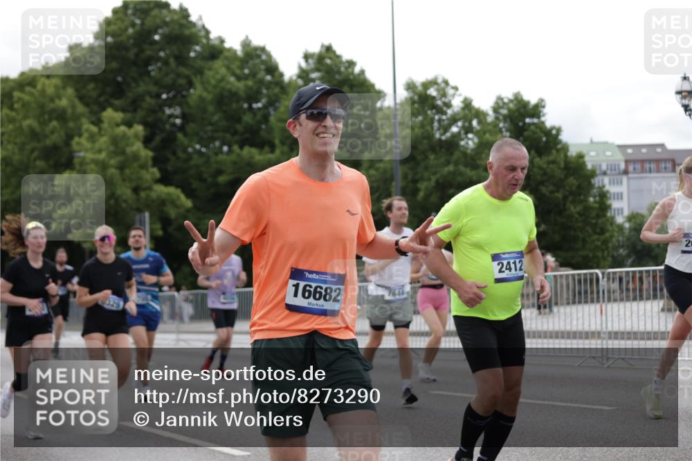 29.06.2025 - hella hamburg halbmarathon Jannik Wohlers http://msf.ph/oto/8273290 29.06.2025 10:34:07 Lombardsbrücke 1025, 1672, 2023, 2412, 2510, 2511, 2801, 3420, 4540, 5609, 6034, 6105, 6171, 6329, 6571, 6574, 6843, 7386, 7644, 7733, 8705, 8965, 9164, 9379, 9448, 10335, 10564, 10674, 11872, 12164, 13747, 13957, 14854, 14855, 14918, 15477, 16238, 16311, 16390, 16682, 16919, 17230, 17650, 18158, 18941 meine-sportfotos.de