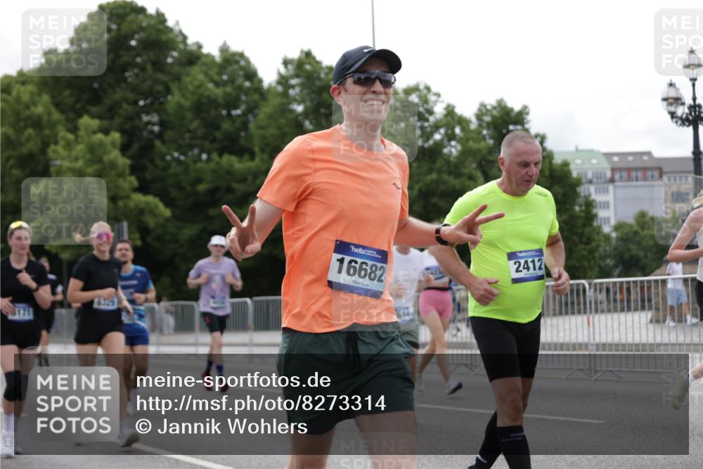 29.06.2025 - hella hamburg halbmarathon Jannik Wohlers http://msf.ph/oto/8273314 29.06.2025 10:34:07 Lombardsbrücke 1025, 1672, 2023, 2412, 2510, 2511, 2801, 3420, 4540, 5609, 6034, 6105, 6171, 6329, 6571, 6574, 6843, 7386, 7644, 7733, 8705, 8965, 9164, 9379, 9448, 10335, 10564, 10674, 11872, 12164, 13747, 13957, 14854, 14855, 14918, 15477, 16238, 16311, 16390, 16682, 16919, 17230, 17650, 18158, 18941 meine-sportfotos.de
