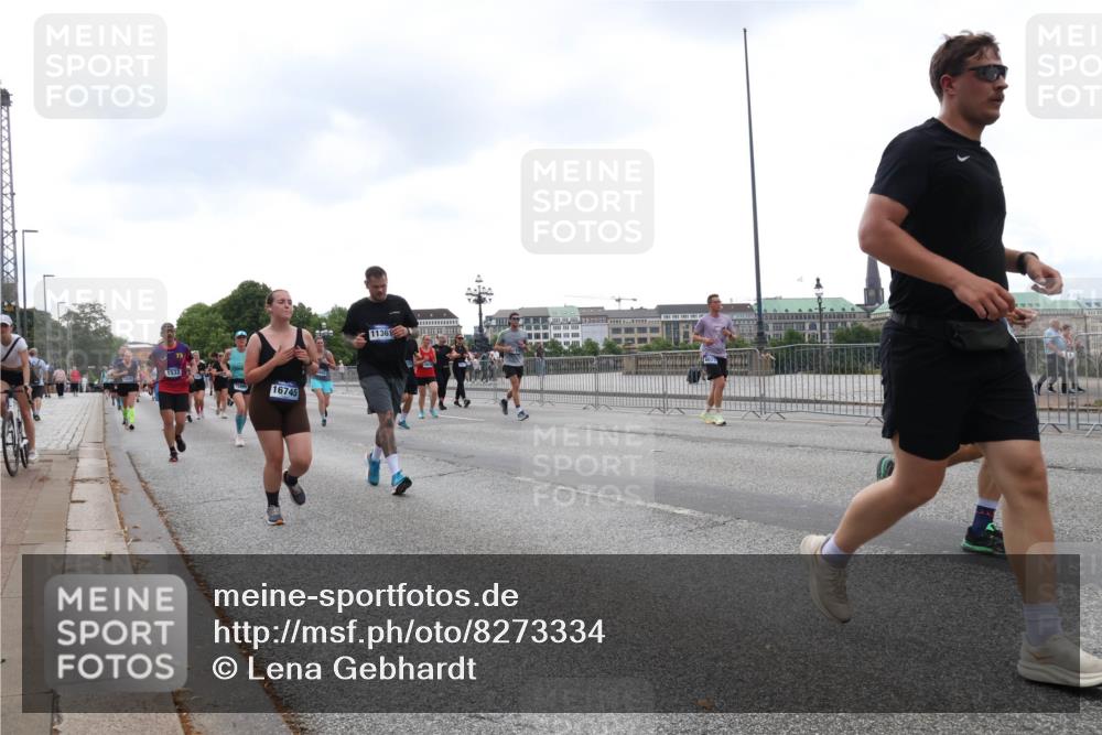 29.06.2025 - hella hamburg halbmarathon Lena Gebhardt http://msf.ph/oto/8273334 29.06.2025 10:46:22 Lombardsbrücke 1004, 1429, 1465, 1532, 1608, 1837, 1867, 1868, 2398, 2423, 2500, 2697, 2773, 2813, 2951, 3410, 3469, 4119, 4223, 4355, 4448, 4604, 5697, 5703, 5769, 5770, 5854, 5892, 6068, 6124, 6161, 6333, 6392, 7303, 7364, 7368, 7374, 7605, 7767, 7894, 7960, 7983, 8047, 8477, 8551, 8700, 9120, 9121, 9129, 9337, 9426, 9445, 9691, 10153, 10230, 11358, 11361, 11876, 11910, 12298, 12333, 12507, 12522, 13969, 14261, 15852, 16882 meine-sportfotos.de