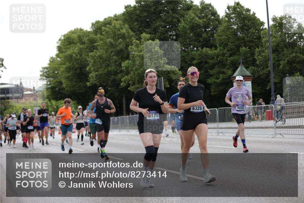 29.06.2025 - hella hamburg halbmarathon Jannik Wohlers http://msf.ph/oto/8273414 29.06.2025 10:34:08 Lombardsbrücke 1025, 2023, 2412, 2510, 2511, 3420, 4540, 5453, 5609, 6034, 6171, 6329, 6571, 6574, 6843, 7386, 7644, 7733, 8705, 9164, 9379, 9448, 9514, 10335, 10564, 10674, 11872, 12164, 13747, 13957, 14918, 15310, 15477, 16238, 16311, 16390, 16682, 16919, 17230, 18158, 18941 meine-sportfotos.de