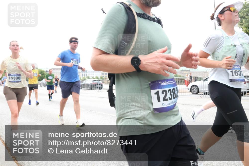 29.06.2025 - hella hamburg halbmarathon Lena Gebhardt http://msf.ph/oto/8273441 29.06.2025 10:34:56 Lombardsbrücke 15380, 681, 7020, 12382, 163, 1025, 1284, 1497, 1849, 2023, 2355, 2376, 2751, 3130, 3409, 3420, 4564, 4884, 5027, 5453, 6034, 6171, 6189, 6310, 6329, 6335, 6379, 6397, 6803, 6843, 7020, 7267, 7299, 7386, 7644, 7733, 7927, 8369, 8705, 8793, 9122, 9164, 9248, 9448, 9514, 10335, 10358, 10464, 10606, 10674, 11122, 11233, 11245, 11646, 12019, 12164, 12236, 12382, 12764, 15477, 16238, 16311, 16390, 16682 meine-sportfotos.de