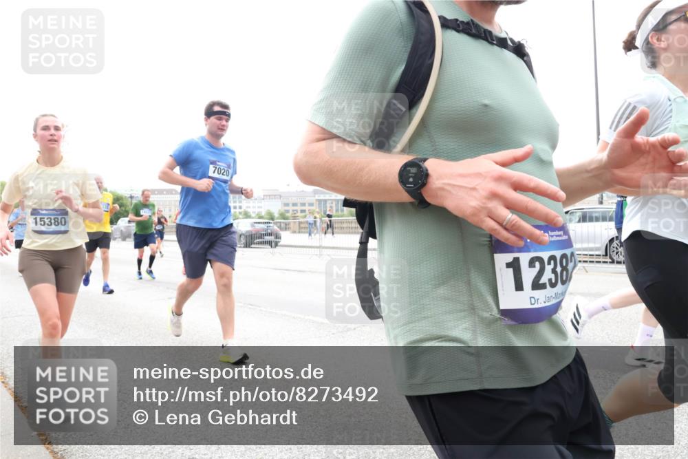 29.06.2025 - hella hamburg halbmarathon Lena Gebhardt http://msf.ph/oto/8273492 29.06.2025 10:34:57 Lombardsbrücke 15380, 7020, 681, 1238, 1025, 1284, 1497, 1849, 2023, 2355, 2376, 2751, 3130, 3409, 3420, 4564, 4884, 5027, 5453, 6034, 6171, 6189, 6310, 6329, 6335, 6379, 6397, 6803, 6843, 7020, 7267, 7299, 7386, 7644, 7733, 7927, 8369, 8793, 9122, 9164, 9248, 9448, 9514, 10335, 10358, 10464, 10606, 10674, 11122, 11233, 11245, 11359, 11646, 11886, 12019, 12164, 12236, 12382, 12764, 15477, 16238, 16311, 16390, 16682 meine-sportfotos.de