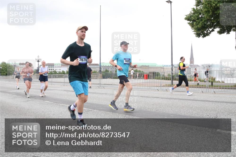 29.06.2025 - hella hamburg halbmarathon Lena Gebhardt http://msf.ph/oto/8273547 29.06.2025 10:54:28 Lombardsbrücke 130, 9203, 7670, 1822, 1198, 1263, 1762, 1779, 1822, 1949, 2084, 2244, 2532, 2586, 2600, 2761, 3187, 3188, 3249, 3364, 3465, 3467, 3761, 3795, 3857, 4323, 4685, 4720, 4838, 4971, 5157, 5185, 5216, 5309, 5514, 5804, 5817, 5898, 5933, 5993, 6023, 6279, 6468, 6583, 6982, 6987, 6988, 7498, 7670, 7874, 7946, 7986, 8012, 8801, 8803, 8867, 9130, 9138, 9203, 9521, 10207, 10331, 10471, 11033, 11287, 11354, 11567, 11569, 11785, 12268, 12270, 12930, 13272 meine-sportfotos.de