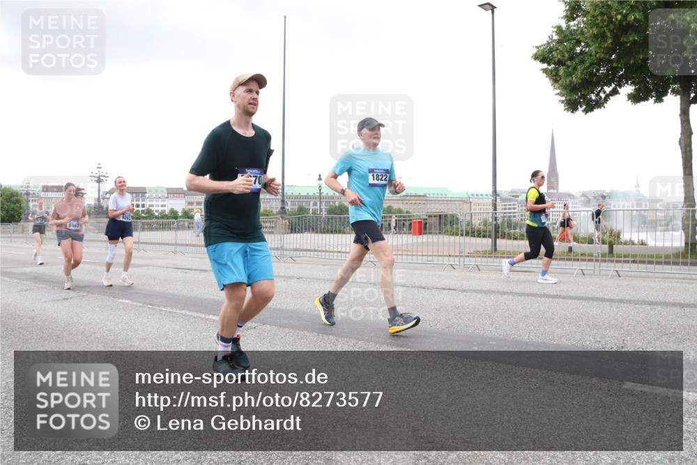 29.06.2025 - hella hamburg halbmarathon Lena Gebhardt http://msf.ph/oto/8273577 29.06.2025 10:54:28 Lombardsbrücke 8867, 9203, 1822, 1198, 1263, 1762, 1779, 1822, 1949, 2084, 2244, 2532, 2586, 2600, 2761, 3187, 3188, 3249, 3364, 3465, 3467, 3761, 3795, 3857, 4323, 4685, 4720, 4838, 4971, 5157, 5185, 5216, 5309, 5514, 5804, 5817, 5898, 5933, 5993, 6023, 6279, 6468, 6583, 6982, 6987, 6988, 7498, 7670, 7874, 7946, 7986, 8012, 8801, 8803, 8867, 9130, 9138, 9203, 9521, 10207, 10331, 10471, 11033, 11287, 11354, 11567, 11569, 11785, 12268, 12270, 12930, 13272 meine-sportfotos.de