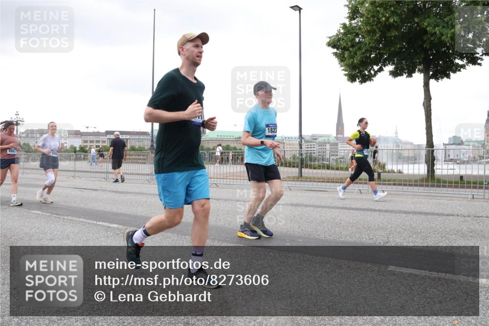 29.06.2025 - hella hamburg halbmarathon Lena Gebhardt http://msf.ph/oto/8273606 29.06.2025 10:54:28 Lombardsbrücke 8867, 1822, 1198, 1263, 1762, 1779, 1822, 1949, 2084, 2244, 2532, 2586, 2600, 2761, 3187, 3188, 3249, 3364, 3465, 3467, 3761, 3795, 3857, 4323, 4685, 4720, 4838, 4971, 5157, 5185, 5216, 5309, 5514, 5804, 5817, 5898, 5933, 5993, 6023, 6279, 6468, 6583, 6982, 6987, 6988, 7498, 7670, 7874, 7946, 7986, 8012, 8801, 8803, 8867, 9130, 9138, 9203, 9521, 10207, 10331, 10471, 11033, 11287, 11354, 11567, 11569, 11785, 12268, 12270, 12930, 13272 meine-sportfotos.de