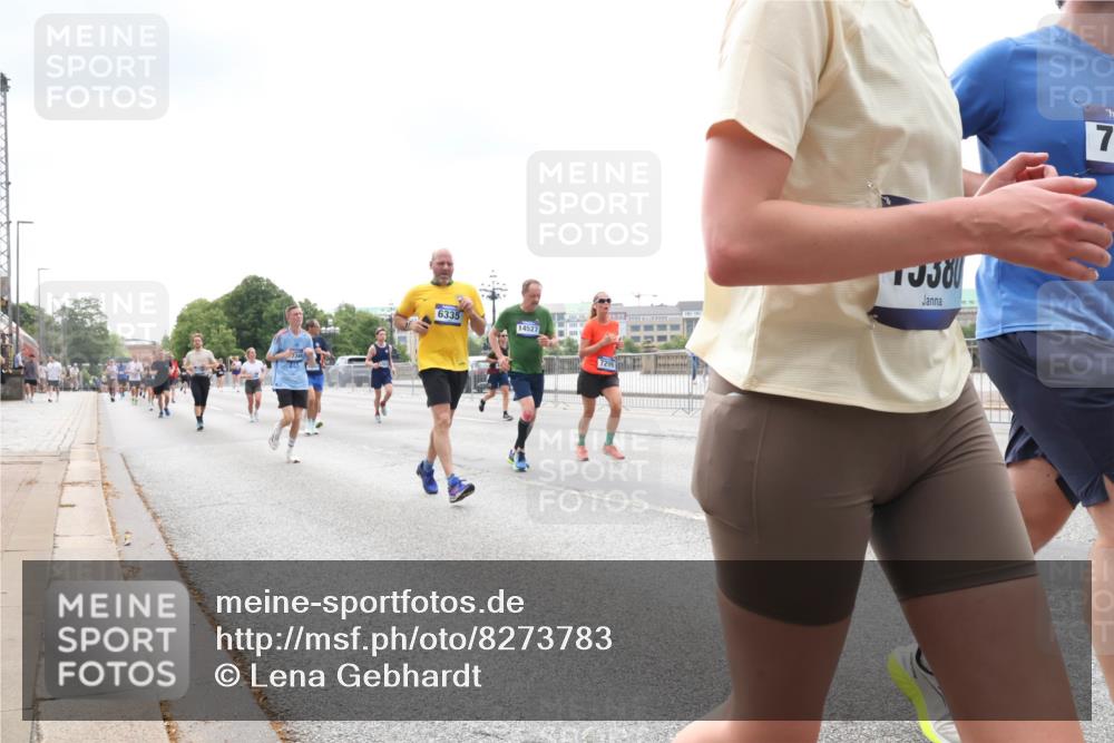 29.06.2025 - hella hamburg halbmarathon Lena Gebhardt http://msf.ph/oto/8273783 29.06.2025 10:34:58 Lombardsbrücke 7344, 6335, 14527, 7299, 1950, 7, 1025, 1284, 1497, 1849, 2023, 2355, 2376, 2751, 3130, 3409, 3420, 4564, 4884, 5027, 5453, 6034, 6171, 6189, 6310, 6329, 6335, 6379, 6397, 6803, 6843, 7020, 7267, 7299, 7386, 7644, 7733, 7927, 8369, 8793, 9122, 9164, 9248, 9448, 9514, 10335, 10358, 10464, 10606, 10674, 11122, 11233, 11245, 11359, 11646, 11886, 12019, 12164, 12236, 12382, 12764, 15477, 16238, 16311, 16390 meine-sportfotos.de