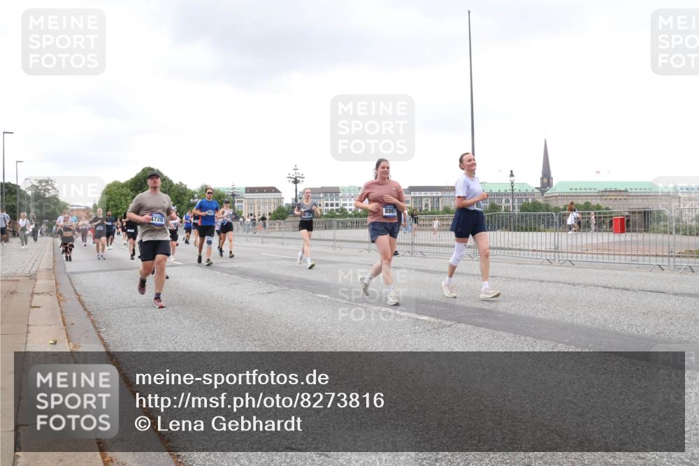 29.06.2025 - hella hamburg halbmarathon Lena Gebhardt http://msf.ph/oto/8273816 29.06.2025 10:54:30 Lombardsbrücke 4720, 9130, 8867, 1198, 1263, 1762, 1779, 1822, 1949, 2084, 2244, 2532, 2586, 2600, 2632, 2761, 3187, 3188, 3364, 3465, 3467, 3761, 3795, 3857, 4323, 4685, 4720, 4838, 4971, 5157, 5185, 5216, 5309, 5514, 5804, 5817, 5882, 5933, 5993, 6023, 6279, 6468, 6583, 6982, 6987, 6988, 7498, 7670, 7874, 7946, 7986, 8012, 8801, 8803, 8867, 9130, 9138, 9203, 9521, 10207, 10331, 10471, 11033, 11287, 11354, 11567, 11569, 11785, 12268, 12270, 12930, 13272 meine-sportfotos.de