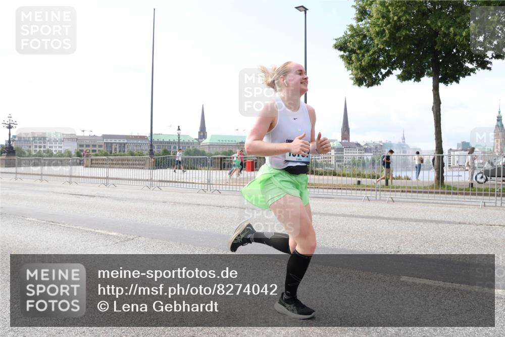 29.06.2025 - hella hamburg halbmarathon Lena Gebhardt http://msf.ph/oto/8274042 29.06.2025 10:11:26 Lombardsbrücke 1531, 1723, 1866, 2868, 3837, 4227, 4287, 5254, 5653, 7271, 7370, 8115, 8171, 8206, 8207, 8368, 8561, 8807, 8810, 9119, 10196, 10372, 10428, 11149, 11321, 11755, 12286, 12556, 12571, 12836, 13203, 13603, 13939, 14008, 14022, 14149, 15009, 15252, 15797, 15908, 15945, 16383, 17080, 17142, 17500, 17787, 17866, 18278, 18382, 19172, 19241 meine-sportfotos.de