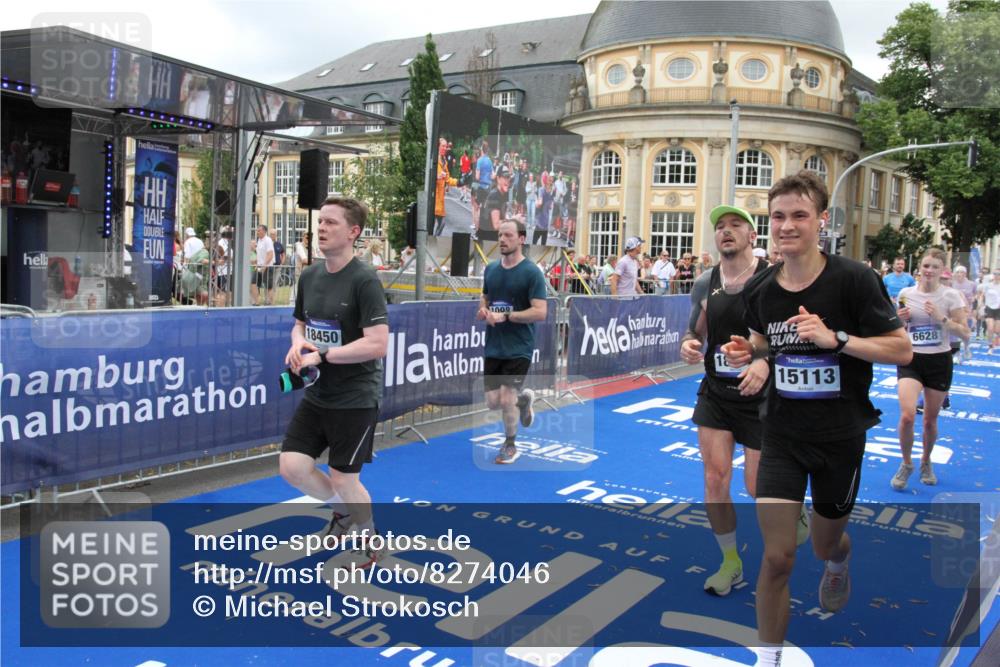 29.06.2025 - hella hamburg halbmarathon Michael Strokosch http://msf.ph/oto/8274046 29.06.2025 10:53:38 Ziel 1030, 1061, 1098, 1499, 1502, 1783, 2070, 2630, 3399, 3819, 5866, 6628, 6762, 10549, 12632, 13865, 15061, 15113, 15497, 15856, 17710, 18450, 18612, 18666, 18715 meine-sportfotos.de