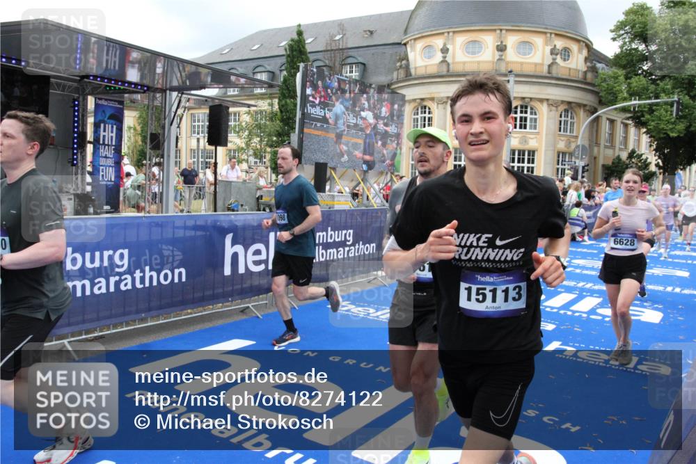 29.06.2025 - hella hamburg halbmarathon Michael Strokosch http://msf.ph/oto/8274122 29.06.2025 10:53:39 Ziel 1030, 1061, 1098, 1499, 1502, 1783, 2058, 2070, 2630, 3399, 3819, 6628, 6762, 10549, 11604, 12632, 13865, 15061, 15113, 15497, 15856, 16092, 18143, 18450, 18612, 18666, 18715 meine-sportfotos.de
