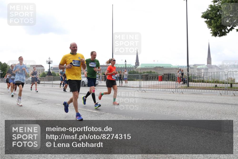 29.06.2025 - hella hamburg halbmarathon Lena Gebhardt http://msf.ph/oto/8274315 29.06.2025 10:34:58 Lombardsbrücke 15984, 17344, 10, 6335, 14527, 1025, 1284, 1497, 1849, 2023, 2355, 2376, 2751, 3130, 3409, 3420, 4564, 4884, 5027, 5453, 6034, 6171, 6189, 6310, 6329, 6335, 6379, 6397, 6803, 6843, 7020, 7267, 7299, 7386, 7644, 7733, 7927, 8369, 8793, 9122, 9164, 9248, 9448, 9514, 10335, 10358, 10464, 10606, 10674, 11122, 11233, 11245, 11359, 11646, 11886, 12019, 12164, 12236, 12382, 12764, 15477, 16238, 16311, 16390 meine-sportfotos.de