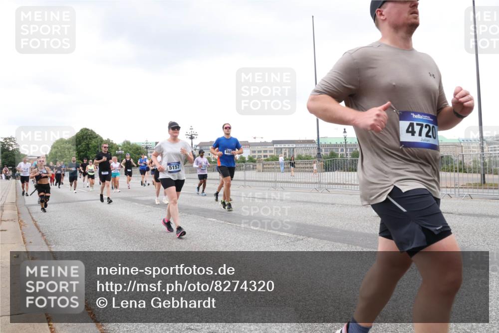 29.06.2025 - hella hamburg halbmarathon Lena Gebhardt http://msf.ph/oto/8274320 29.06.2025 10:54:32 Lombardsbrücke 3857, 5157, 880, 4720, 1198, 1762, 1779, 1822, 1949, 2084, 2244, 2532, 2566, 2586, 2600, 2632, 2761, 3187, 3188, 3364, 3761, 3795, 3857, 4323, 4685, 4720, 4838, 4971, 5157, 5185, 5216, 5309, 5500, 5514, 5804, 5817, 5882, 5933, 5993, 6023, 6279, 6468, 6982, 6987, 6988, 7498, 7670, 7874, 7946, 7986, 8012, 8186, 8801, 8803, 8867, 9130, 9138, 9203, 9521, 10207, 10331, 10471, 11033, 11226, 11287, 11354, 11567, 11569, 11785, 12268, 12270, 12930, 13272, 13283 meine-sportfotos.de