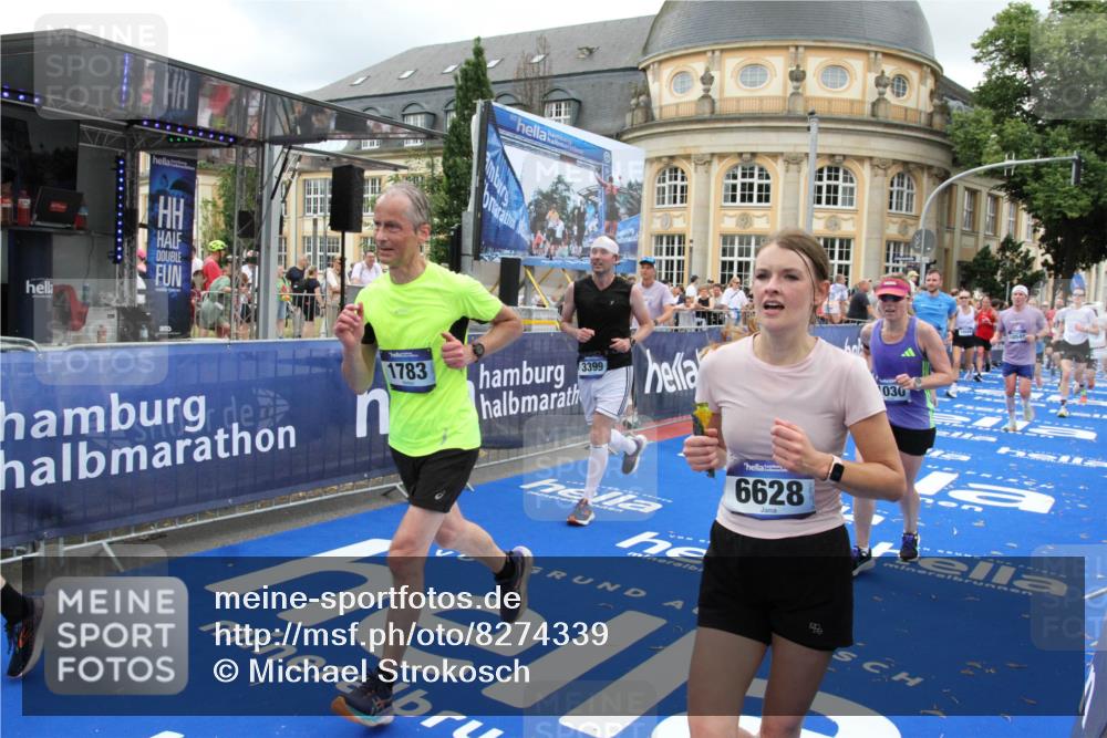 29.06.2025 - hella hamburg halbmarathon Michael Strokosch http://msf.ph/oto/8274339 29.06.2025 10:53:40 Ziel 1030, 1098, 1502, 1783, 2058, 2630, 3399, 3819, 5399, 6628, 6762, 10549, 10895, 11588, 11589, 11604, 12632, 13865, 15061, 15113, 15441, 15497, 15856, 16092, 18143, 18450, 18612, 18666, 18715 meine-sportfotos.de