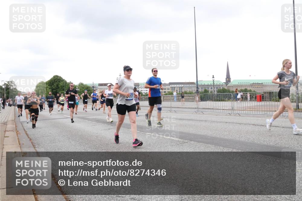 29.06.2025 - hella hamburg halbmarathon Lena Gebhardt http://msf.ph/oto/8274346 29.06.2025 10:54:32 Lombardsbrücke 3097, 157, 130, 1198, 1762, 1779, 1822, 1949, 2084, 2244, 2532, 2566, 2586, 2600, 2632, 2761, 3187, 3188, 3364, 3761, 3795, 3857, 4323, 4685, 4720, 4838, 4971, 5157, 5185, 5216, 5309, 5500, 5514, 5804, 5817, 5882, 5933, 5993, 6023, 6279, 6468, 6982, 6987, 6988, 7498, 7670, 7874, 7946, 7986, 8012, 8186, 8801, 8803, 8867, 9130, 9138, 9203, 9521, 10207, 10331, 10471, 11033, 11226, 11287, 11354, 11567, 11569, 11785, 12268, 12270, 12930, 13272, 13283 meine-sportfotos.de