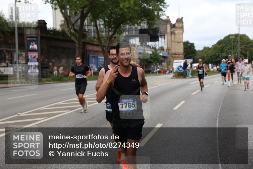 29.06.2025 - hella hamburg halbmarathon Yannick Fuchs http://msf.ph/oto/8274349 29.06.2025 10:37:12 20KM 1353, 1675, 1700, 1735, 2233, 4235, 5011, 5124, 5436, 7035, 7448, 7734, 7765, 7865, 9364, 9371, 9534, 9833, 10216, 10469, 11907, 12839, 13446, 14226, 14447, 14560, 14813, 15095, 15175, 15255, 15297, 15301, 15328, 15535, 16295, 16333, 16660, 16677, 17000, 17177, 17733, 17864, 17911, 18004, 18275, 18304, 18559, 18632, 18659, 18680, 18920 meine-sportfotos.de