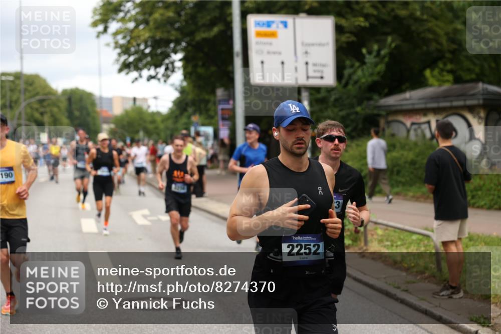 29.06.2025 - hella hamburg halbmarathon Yannick Fuchs http://msf.ph/oto/8274370 29.06.2025 10:49:17 20KM 1120, 1143, 1179, 1834, 2029, 2252, 2448, 2612, 3037, 3256, 4249, 4616, 4868, 4897, 5021, 5643, 6355, 6891, 7147, 7221, 8573, 8618, 8691, 10044, 10188, 10582, 11231, 11568, 12248, 12483, 12544, 12545, 12584, 13234, 13236, 13470, 14750, 14845, 14909, 15300, 15584, 15854, 15868, 15896, 16108, 16110, 16213, 16334, 16609, 17133, 17603, 17940, 18031, 18190, 18290, 19047 meine-sportfotos.de