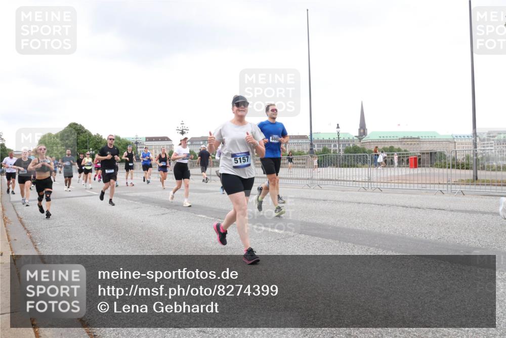 29.06.2025 - hella hamburg halbmarathon Lena Gebhardt http://msf.ph/oto/8274399 29.06.2025 10:54:33 Lombardsbrücke 3897, 5157, 880, 1198, 1762, 1779, 1822, 1949, 2084, 2244, 2532, 2566, 2586, 2600, 2632, 2761, 3187, 3188, 3364, 3761, 3795, 3857, 4323, 4685, 4720, 4838, 4971, 5157, 5185, 5216, 5309, 5500, 5514, 5804, 5817, 5882, 5933, 5993, 6023, 6279, 6468, 6982, 6987, 6988, 7498, 7670, 7874, 7946, 7986, 8012, 8186, 8801, 8803, 8867, 9130, 9203, 9521, 10207, 10331, 10471, 11033, 11226, 11287, 11354, 11567, 11569, 11785, 12240, 12268, 12270, 12930, 13272, 13283, 13944, 13945 meine-sportfotos.de