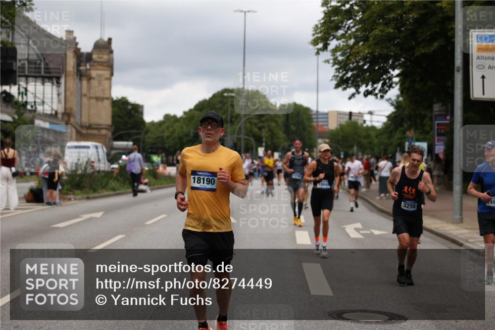 29.06.2025 - hella hamburg halbmarathon Yannick Fuchs http://msf.ph/oto/8274449 29.06.2025 10:49:17 20KM 1120, 1143, 1179, 1834, 2029, 2252, 2448, 2612, 3037, 3256, 4249, 4616, 4868, 4897, 5021, 5643, 6355, 6891, 7147, 7221, 8573, 8618, 8691, 10044, 10188, 10582, 11231, 11568, 12248, 12483, 12544, 12545, 12584, 13234, 13236, 13470, 14750, 14845, 14909, 15300, 15584, 15854, 15868, 15896, 16108, 16110, 16213, 16334, 16609, 17133, 17603, 17940, 18031, 18190, 18290, 19047 meine-sportfotos.de
