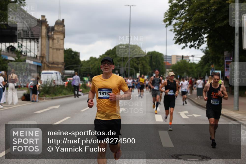29.06.2025 - hella hamburg halbmarathon Yannick Fuchs http://msf.ph/oto/8274500 29.06.2025 10:49:18 20KM 1120, 1143, 1179, 1834, 2029, 2252, 2448, 2612, 3037, 3256, 4249, 4616, 4897, 5021, 5643, 6355, 6891, 7147, 7221, 7976, 8573, 8618, 8691, 10044, 10188, 10582, 11231, 11568, 12248, 12483, 12544, 12545, 13234, 13236, 13470, 14750, 14845, 14909, 15300, 15584, 15854, 15868, 15896, 16108, 16110, 16213, 16334, 16609, 17133, 17603, 17940, 18031, 18190, 18290, 19047 meine-sportfotos.de