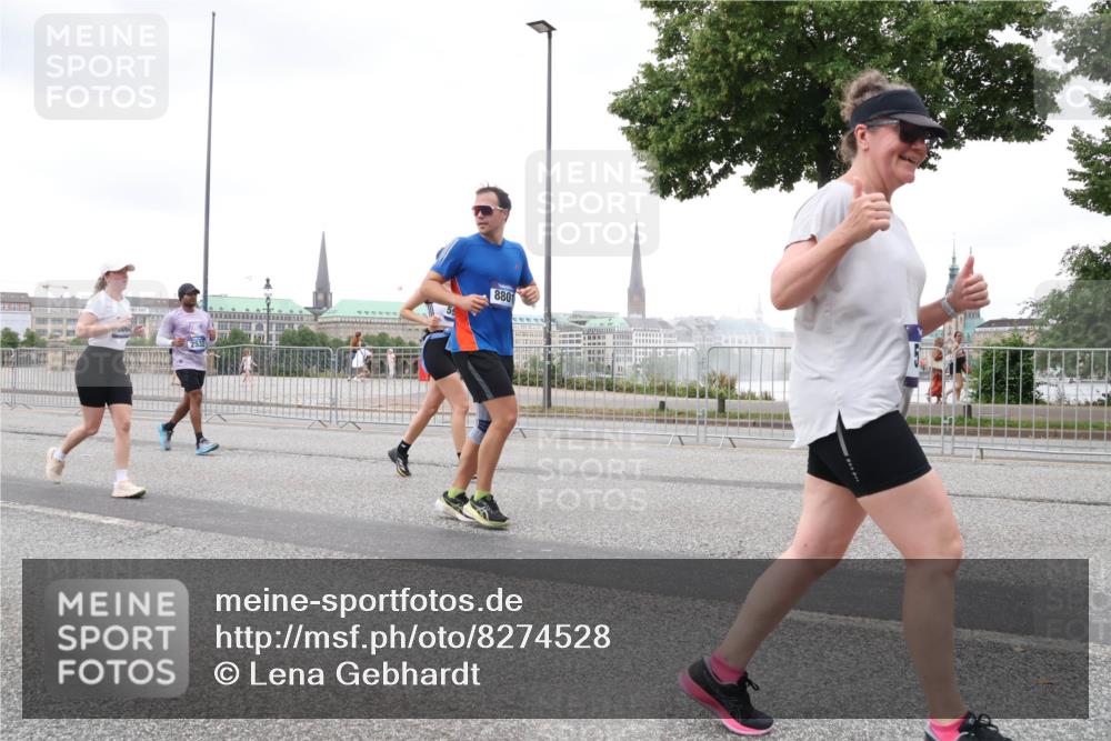 29.06.2025 - hella hamburg halbmarathon Lena Gebhardt http://msf.ph/oto/8274528 29.06.2025 10:54:34 Lombardsbrücke 8801, 1198, 1762, 1779, 1822, 1949, 2084, 2244, 2532, 2566, 2586, 2600, 2632, 2761, 3187, 3188, 3364, 3761, 3795, 3857, 4323, 4685, 4720, 4971, 5157, 5185, 5216, 5309, 5500, 5514, 5804, 5817, 5882, 5933, 5993, 6023, 6279, 6468, 6982, 6987, 6988, 7498, 7670, 7874, 7946, 7986, 8012, 8186, 8801, 8803, 8867, 9130, 9203, 9521, 10207, 10331, 10471, 11033, 11226, 11287, 11354, 11567, 11569, 11785, 12240, 12268, 12270, 12930, 13272, 13283, 13944, 13945 meine-sportfotos.de