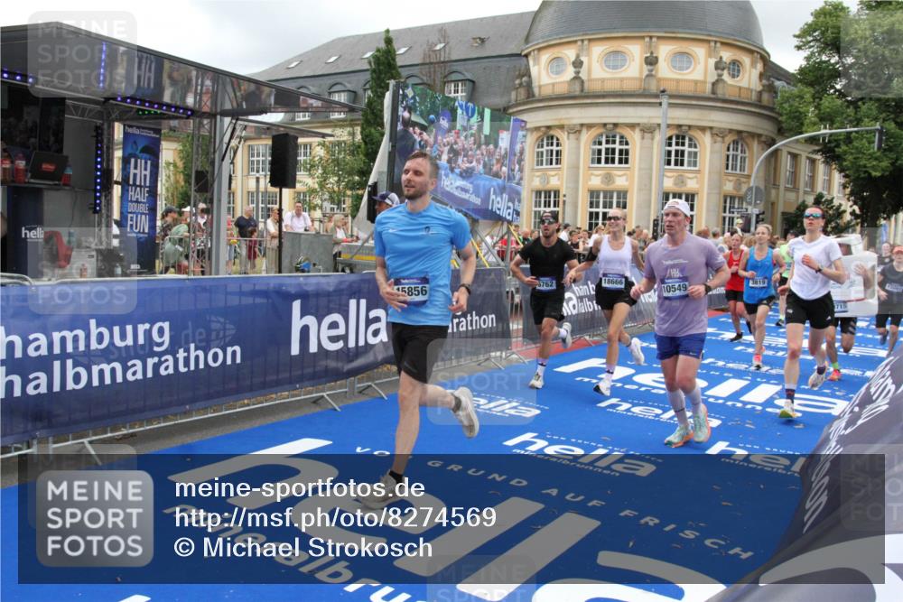 29.06.2025 - hella hamburg halbmarathon Michael Strokosch http://msf.ph/oto/8274569 29.06.2025 10:53:42 Ziel 1030, 1502, 1783, 2058, 2082, 2630, 3399, 3819, 5399, 6628, 6762, 10549, 10895, 11588, 11589, 11604, 12632, 13865, 14702, 15061, 15441, 15856, 16092, 17482, 18143, 18514, 18666, 18715 meine-sportfotos.de