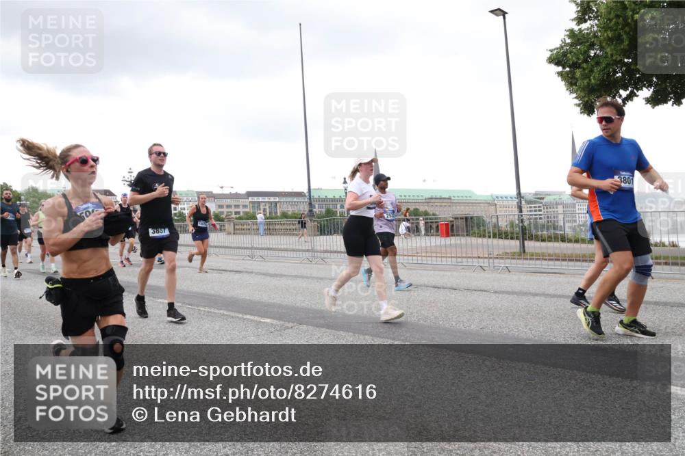 29.06.2025 - hella hamburg halbmarathon Lena Gebhardt http://msf.ph/oto/8274616 29.06.2025 10:54:35 Lombardsbrücke 3857, 3801, 1198, 1762, 1779, 1822, 1949, 2084, 2244, 2532, 2566, 2586, 2600, 2632, 2761, 3187, 3188, 3364, 3761, 3795, 3857, 4720, 4971, 5157, 5185, 5216, 5309, 5500, 5514, 5817, 5882, 5933, 5993, 6023, 6279, 6982, 6987, 7498, 7670, 7874, 7946, 7986, 8012, 8186, 8801, 8803, 8867, 9130, 9203, 9521, 10207, 10331, 10471, 11033, 11226, 11287, 11354, 11567, 11569, 11785, 12240, 12268, 12270, 12930, 13272, 13283, 13944, 13945 meine-sportfotos.de