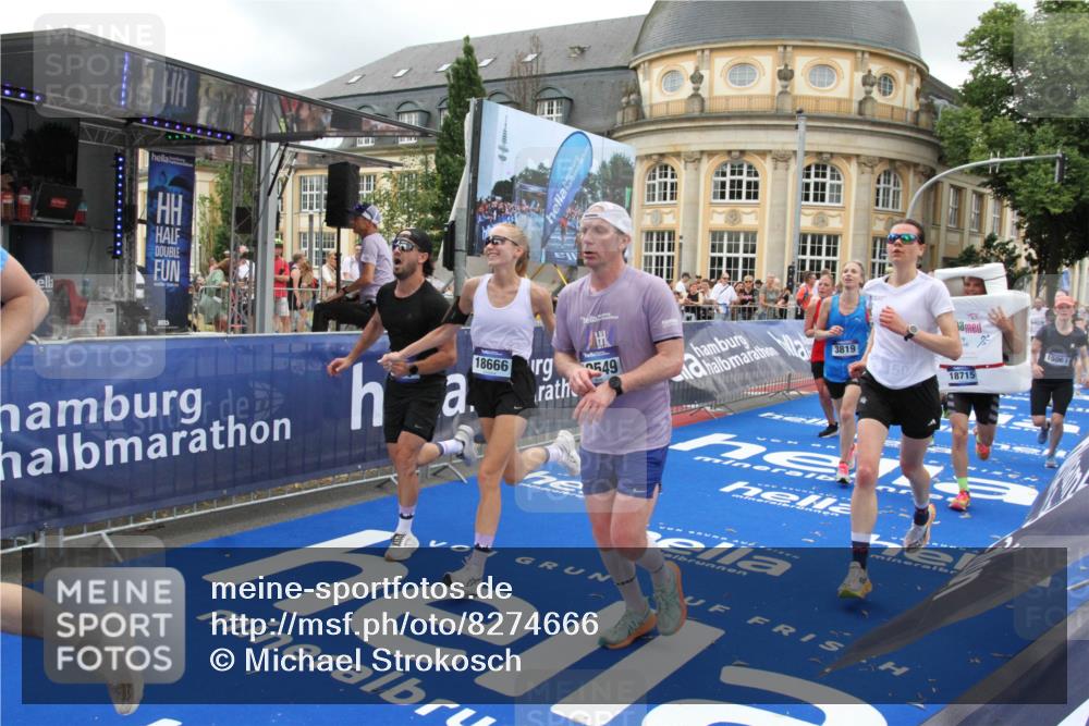 29.06.2025 - hella hamburg halbmarathon Michael Strokosch http://msf.ph/oto/8274666 29.06.2025 10:53:43 Ziel 1502, 2058, 2082, 2518, 2630, 3399, 3819, 5399, 6762, 10549, 10895, 11588, 11589, 11604, 12632, 13865, 14702, 14818, 15061, 15441, 15856, 16092, 17482, 18143, 18514, 18666, 18715 meine-sportfotos.de
