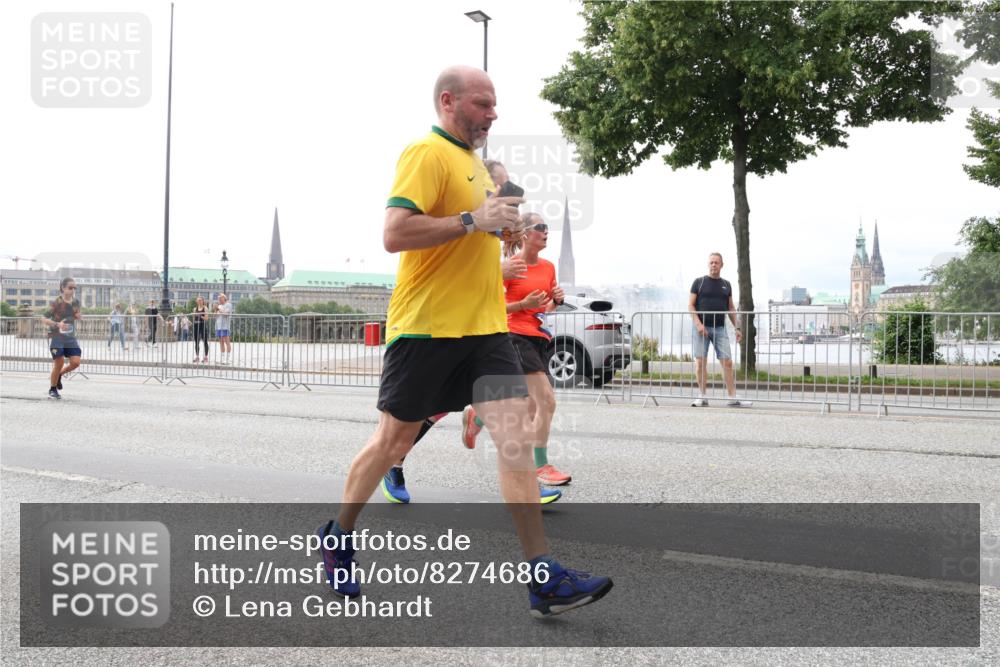 29.06.2025 - hella hamburg halbmarathon Lena Gebhardt http://msf.ph/oto/8274686 29.06.2025 10:34:59 Lombardsbrücke 1025, 1284, 1497, 1717, 1849, 2023, 2355, 2376, 2751, 3130, 3409, 3420, 4564, 4884, 5027, 5453, 5531, 6034, 6171, 6189, 6310, 6329, 6335, 6379, 6397, 6803, 6843, 7020, 7267, 7299, 7386, 7644, 7733, 7927, 8369, 8793, 9122, 9164, 9248, 9448, 9514, 10335, 10358, 10464, 10606, 10674, 11122, 11233, 11245, 11320, 11359, 11646, 11886, 12019, 12164, 12236, 12382, 12764, 15477, 16238, 16311, 16390 meine-sportfotos.de