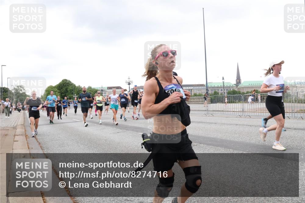 29.06.2025 - hella hamburg halbmarathon Lena Gebhardt http://msf.ph/oto/8274716 29.06.2025 10:54:35 Lombardsbrücke 15627, 1198, 1762, 1779, 1822, 1949, 2084, 2244, 2532, 2566, 2586, 2600, 2632, 2761, 3187, 3188, 3364, 3761, 3795, 3857, 4720, 4971, 5157, 5185, 5216, 5309, 5500, 5514, 5817, 5882, 5933, 5993, 6023, 6279, 6982, 6987, 7498, 7670, 7874, 7946, 7986, 8012, 8186, 8801, 8803, 8867, 9130, 9203, 9521, 10207, 10331, 10471, 11033, 11226, 11287, 11354, 11567, 11569, 11785, 12240, 12268, 12270, 12930, 13272, 13283, 13944, 13945 meine-sportfotos.de