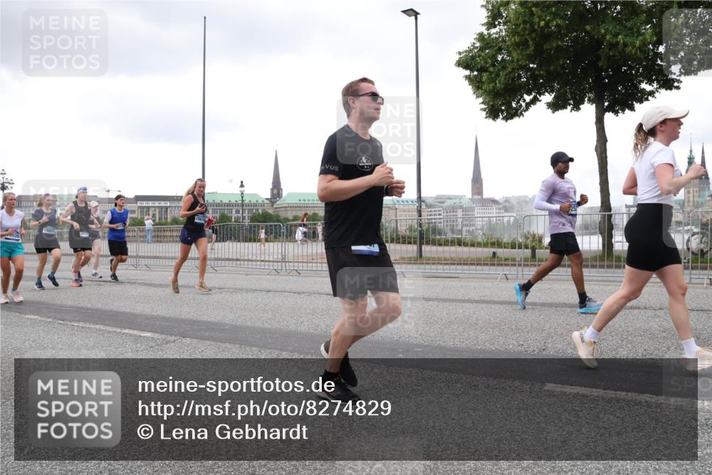 29.06.2025 - hella hamburg halbmarathon Lena Gebhardt http://msf.ph/oto/8274829 29.06.2025 10:54:36 Lombardsbrücke 035, 15627, 15674, 25, 1198, 1762, 1779, 1822, 1949, 2084, 2244, 2532, 2566, 2586, 2632, 3187, 3188, 3364, 3761, 3795, 3857, 4191, 4192, 4720, 4971, 5157, 5185, 5216, 5309, 5500, 5514, 5817, 5882, 5933, 5993, 6023, 6279, 6982, 6987, 7498, 7670, 7874, 7946, 7986, 8012, 8186, 8801, 8803, 8867, 9130, 9203, 9521, 10207, 10331, 10471, 11033, 11226, 11287, 11354, 11567, 11569, 11785, 12240, 12268, 12270, 12930, 13272, 13283, 13944, 13945 meine-sportfotos.de