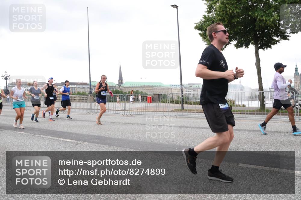 29.06.2025 - hella hamburg halbmarathon Lena Gebhardt http://msf.ph/oto/8274899 29.06.2025 10:54:37 Lombardsbrücke 3035, 1198, 1762, 1779, 1822, 1949, 2084, 2244, 2532, 2566, 2586, 2632, 3002, 3364, 3761, 3795, 3857, 4191, 4192, 4720, 4971, 5157, 5185, 5216, 5309, 5500, 5514, 5817, 5882, 5933, 5993, 6023, 6279, 6982, 6987, 7498, 7670, 7874, 7946, 7986, 8012, 8186, 8801, 8803, 8867, 9130, 9203, 9521, 10207, 10331, 10471, 11033, 11226, 11287, 11354, 11567, 11569, 11785, 12240, 12268, 12270, 12930, 13272, 13283, 13944, 13945 meine-sportfotos.de