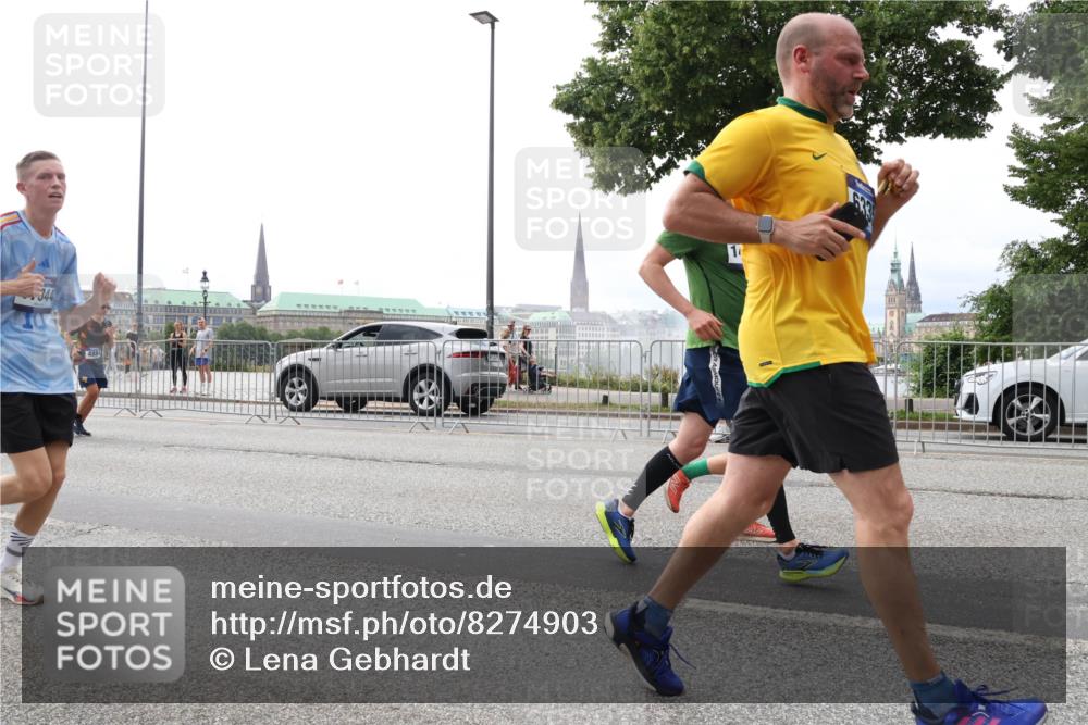 29.06.2025 - hella hamburg halbmarathon Lena Gebhardt http://msf.ph/oto/8274903 29.06.2025 10:35:00 Lombardsbrücke 12, 1025, 1284, 1497, 1717, 1849, 2023, 2355, 2376, 2751, 3130, 3409, 3420, 3828, 4564, 4884, 5027, 5453, 5531, 6034, 6189, 6310, 6335, 6379, 6397, 6471, 6803, 6843, 7020, 7267, 7299, 7386, 7644, 7733, 7927, 8369, 8793, 9122, 9164, 9248, 9448, 9514, 10335, 10358, 10464, 10606, 10674, 11122, 11233, 11245, 11320, 11359, 11646, 11886, 12019, 12062, 12164, 12236, 12382, 12764, 15477, 16238, 16311, 16390 meine-sportfotos.de