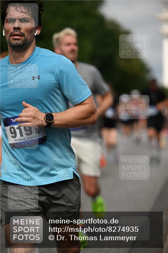 29.06.2025 - hella hamburg halbmarathon Dr. Thomas Lammeyer http://msf.ph/oto/8274935 29.06.2025 10:15:32 Kennedybrücke 1166, 1531, 1866, 1992, 2661, 4227, 5254, 5379, 5990, 5991, 7571, 8368, 9169, 9191, 10042, 10372, 10428, 11321 meine-sportfotos.de