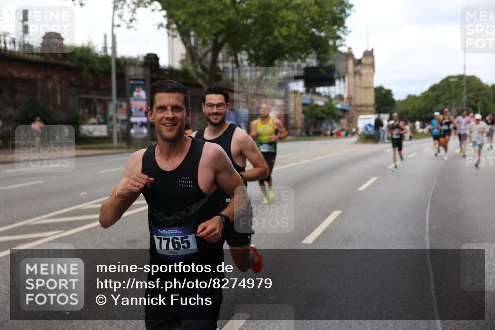 29.06.2025 - hella hamburg halbmarathon Yannick Fuchs http://msf.ph/oto/8274979 29.06.2025 10:37:13 20KM 1353, 1675, 1700, 1735, 2233, 4235, 5011, 5124, 5436, 5477, 7035, 7448, 7734, 7765, 7865, 9364, 9371, 9534, 9833, 10216, 10469, 11907, 12839, 13446, 14226, 14447, 14560, 14813, 15095, 15175, 15255, 15297, 15301, 15328, 15535, 16295, 16333, 16660, 16677, 17000, 17177, 17733, 17864, 17911, 18004, 18275, 18304, 18559, 18632, 18659, 18680 meine-sportfotos.de