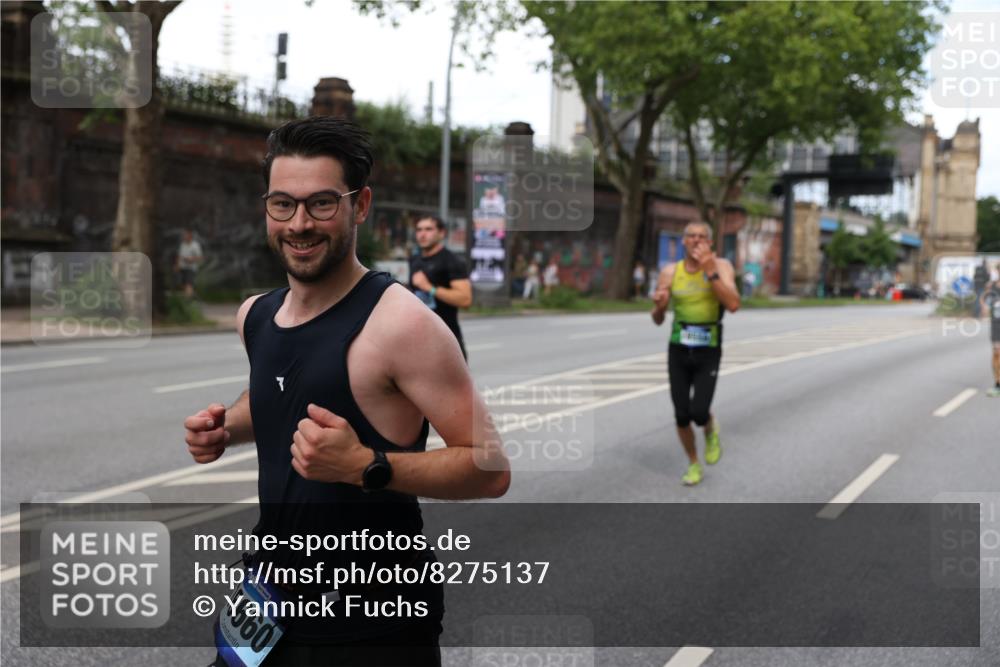 29.06.2025 - hella hamburg halbmarathon Yannick Fuchs http://msf.ph/oto/8275137 29.06.2025 10:37:13 20KM 1353, 1675, 1700, 1735, 2233, 4235, 5011, 5124, 5436, 5477, 7035, 7448, 7734, 7765, 7865, 9364, 9371, 9534, 9833, 10216, 10469, 11907, 12839, 13446, 14226, 14447, 14560, 14813, 15095, 15175, 15255, 15297, 15301, 15328, 15535, 16295, 16333, 16660, 16677, 17000, 17177, 17733, 17864, 17911, 18004, 18275, 18304, 18559, 18632, 18659, 18680 meine-sportfotos.de