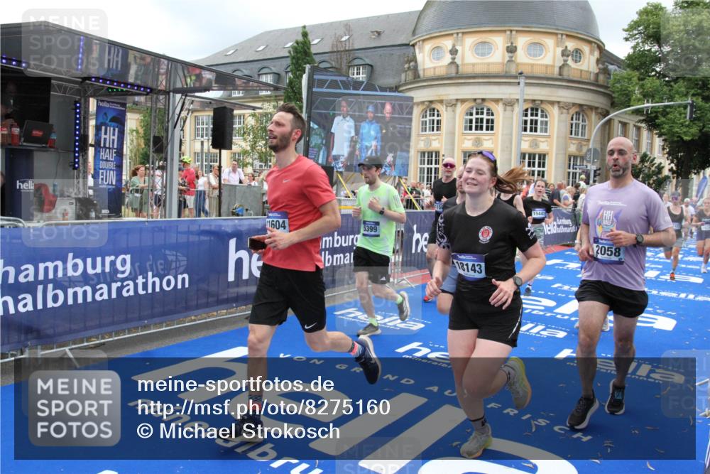 29.06.2025 - hella hamburg halbmarathon Michael Strokosch http://msf.ph/oto/8275160 29.06.2025 10:53:46 Ziel 2058, 2082, 2518, 2630, 3819, 5399, 5607, 6877, 7177, 8285, 8335, 10895, 11588, 11589, 11604, 12632, 13865, 14702, 14818, 15061, 15441, 16092, 17482, 18143, 18514, 18715 meine-sportfotos.de